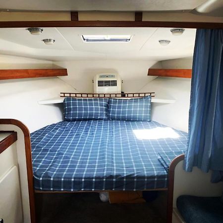 Cozy Private Two Rooms Yacht In Barcelona With Free Parking Sant Adrià de Besòs Exteriör bild