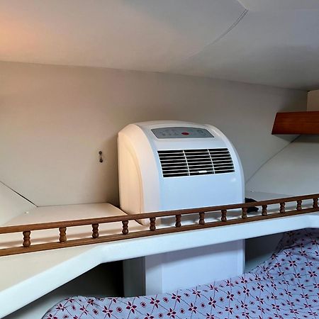Cozy Private Two Rooms Yacht In Barcelona With Free Parking Sant Adrià de Besòs Exteriör bild