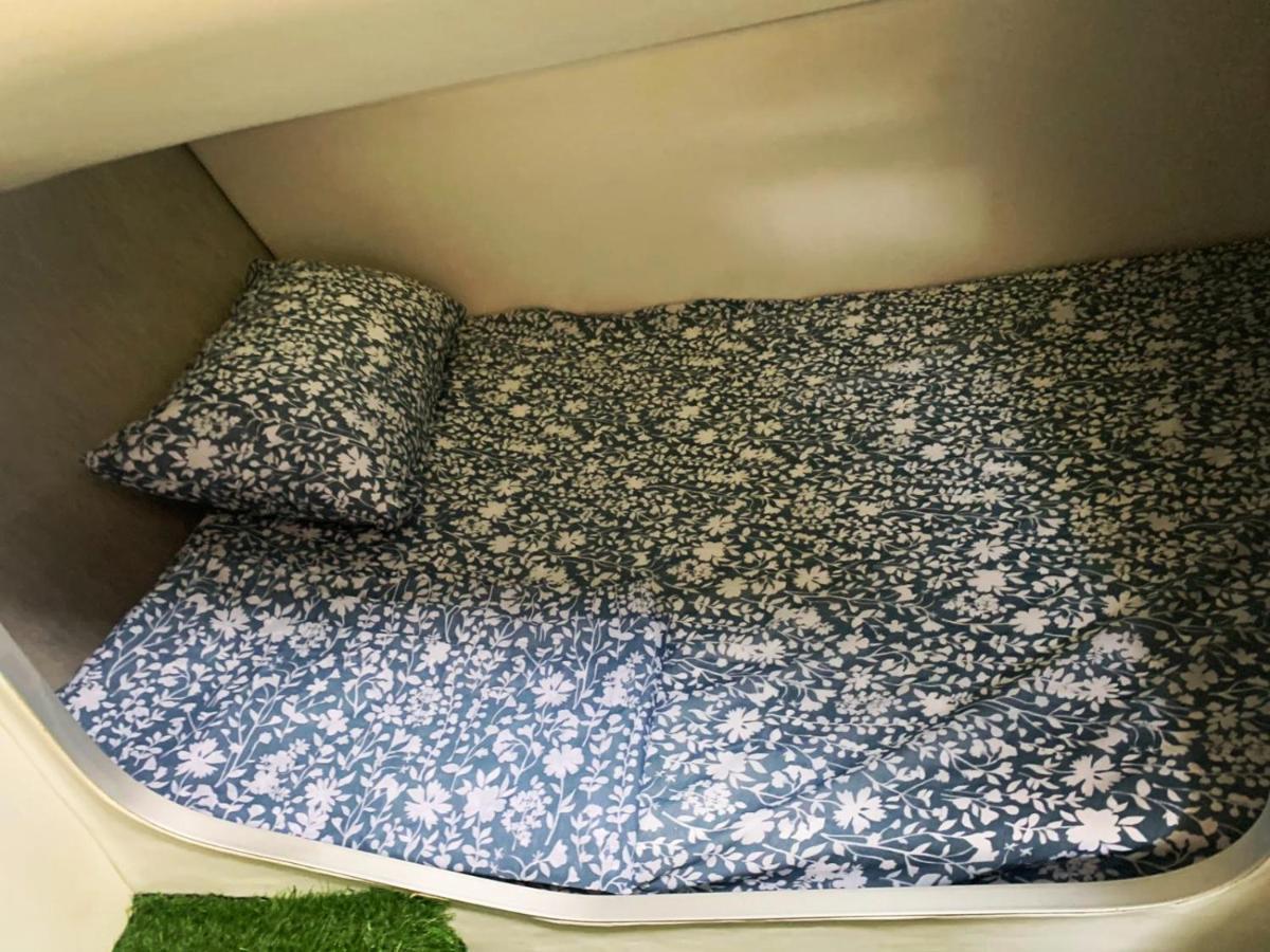 Cozy Private Two Rooms Yacht In Barcelona With Free Parking Sant Adrià de Besòs Exteriör bild